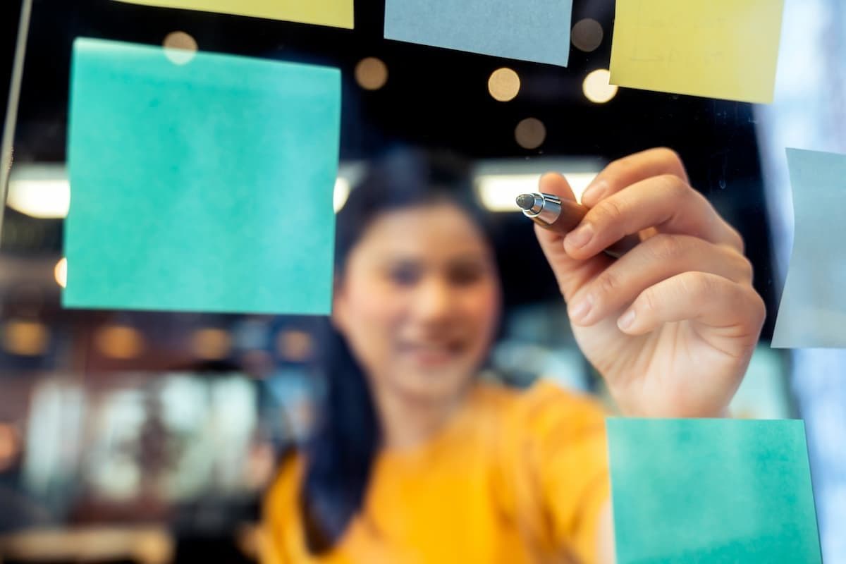 Estrategia de contenidos: qué es, cómo crearla y por qué tu empresa en Colombia la necesita