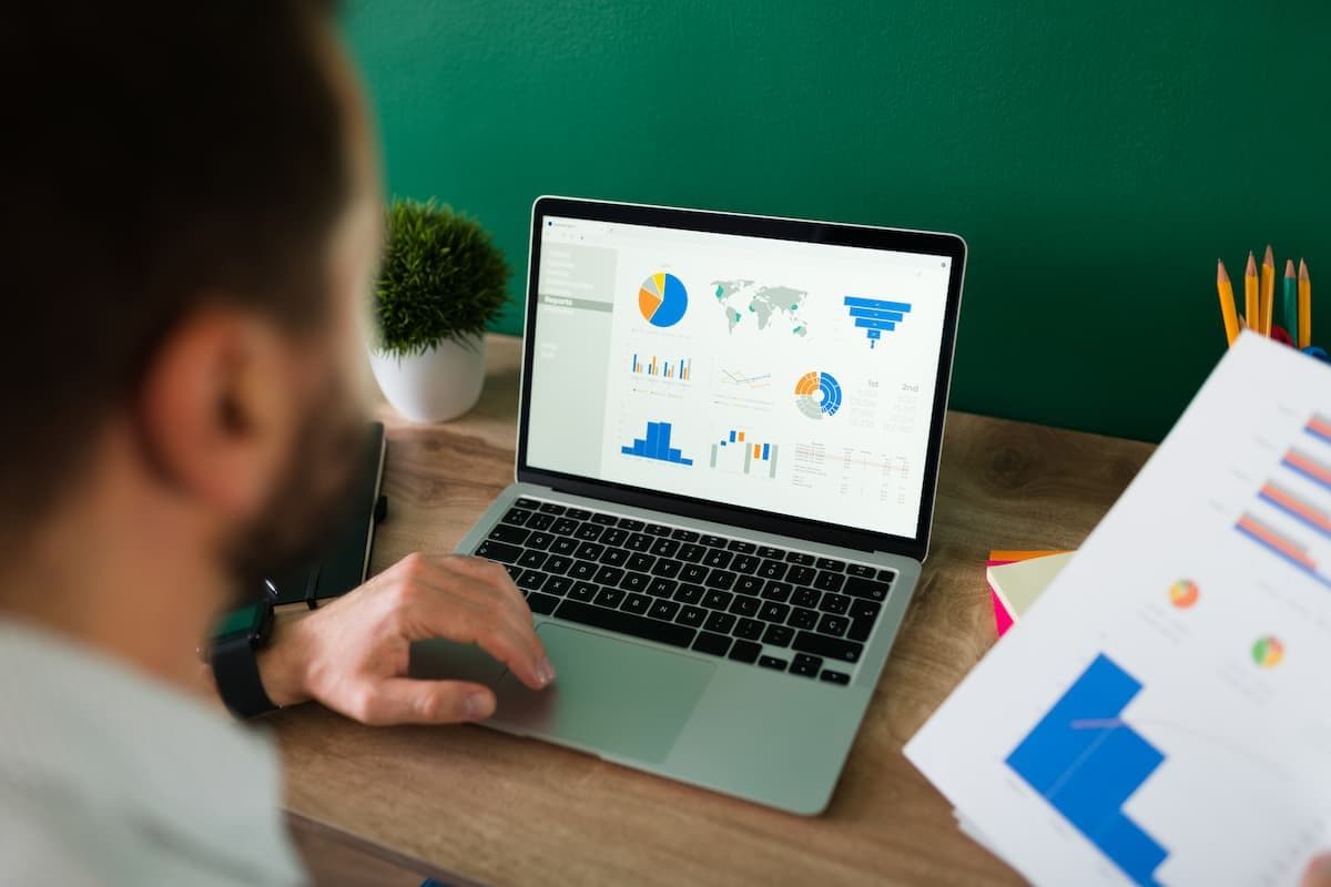 SEO y estrategia de contenidos: cómo integrarlos para posicionarte en Google en Colombia